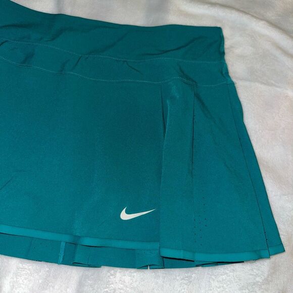 Nike Drifit Women’s Teal Green Blue Athletic Golf Skort Small EUC - Picture 2 of 10